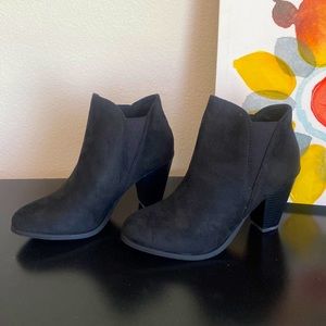 NEW - Forever Brand, Heeled Booties (Size 8.5)